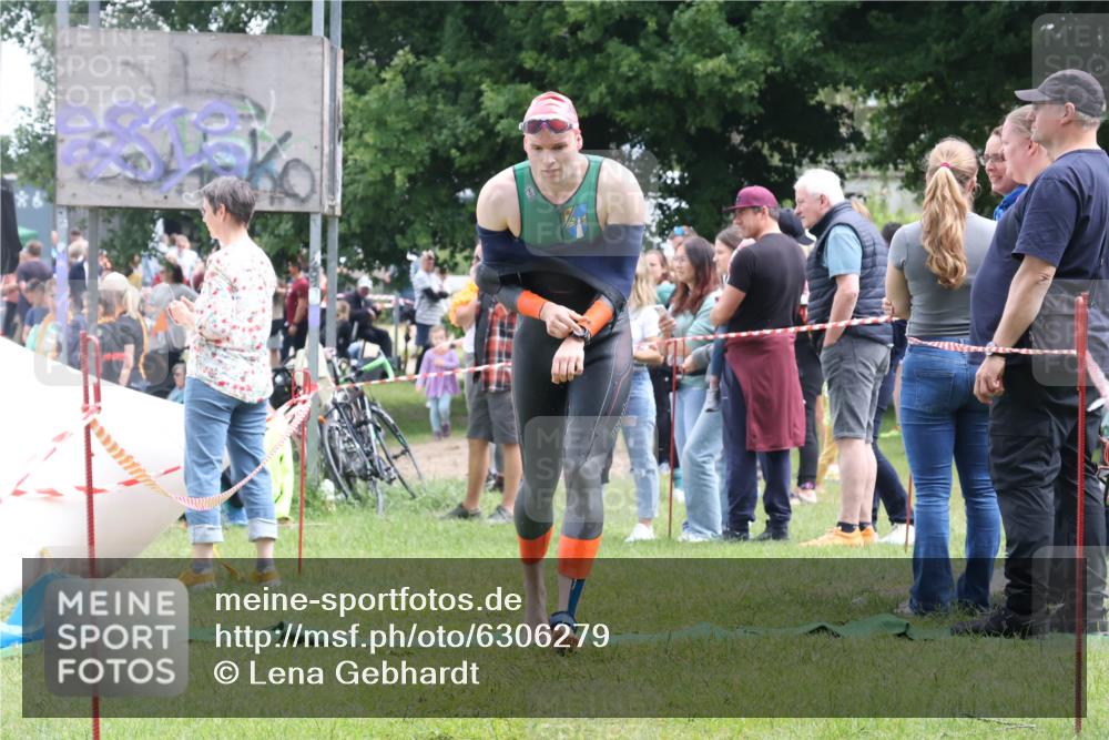 16.06.2024 - 26. Vierlanden-Triathlon Lena Gebhardt http://msf.ph/oto/6306279 16.06.2024 13:17:52 Schwimmen 1016, 1017, 1018, 1019, 1020, 1035, 1016, 1017, 1018, 1019, 1020, 1035 meine-sportfotos.de