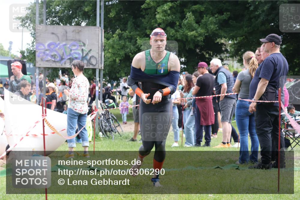 16.06.2024 - 26. Vierlanden-Triathlon Lena Gebhardt http://msf.ph/oto/6306290 16.06.2024 13:17:53 Schwimmen 1016, 1017, 1018, 1019, 1020, 1033, 1035, 1016, 1017, 1018, 1019, 1020, 1033, 1035 meine-sportfotos.de