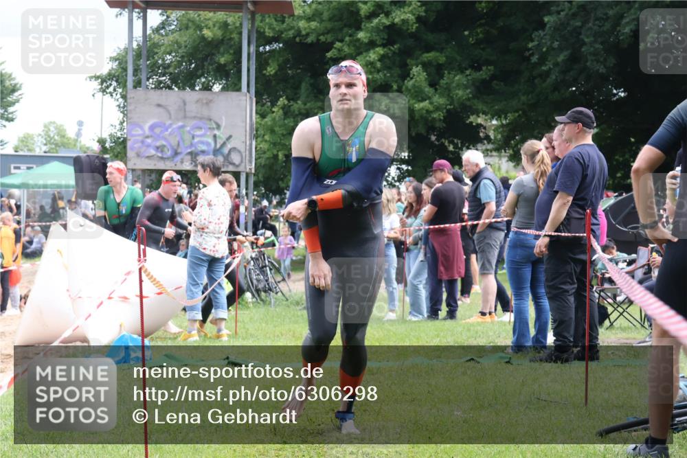 16.06.2024 - 26. Vierlanden-Triathlon Lena Gebhardt http://msf.ph/oto/6306298 16.06.2024 13:17:53 Schwimmen 1016, 1017, 1018, 1019, 1020, 1033, 1035, 1016, 1017, 1018, 1019, 1020, 1033, 1035 meine-sportfotos.de