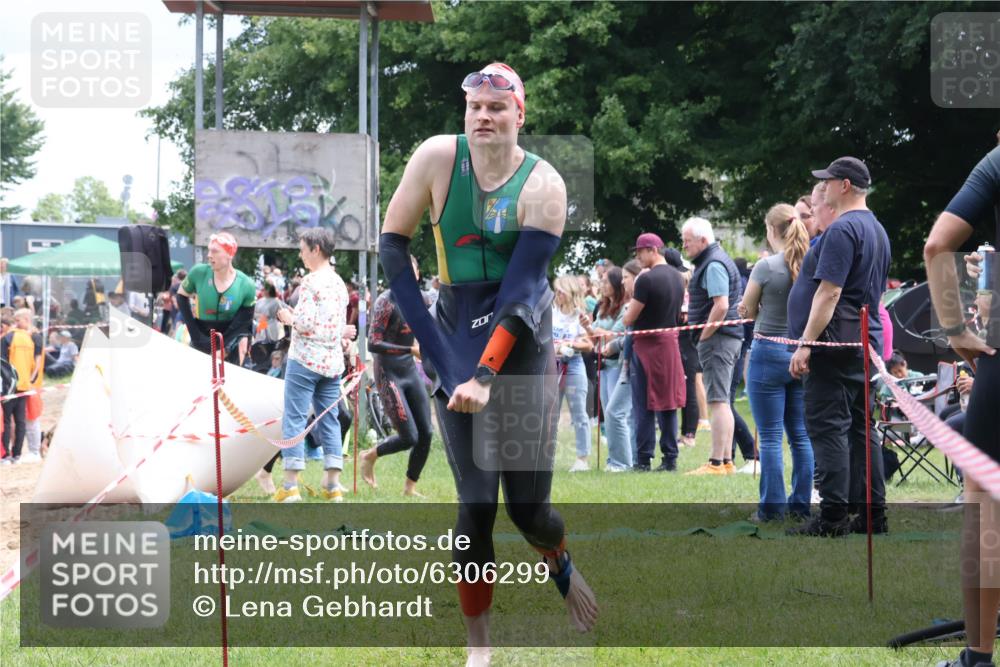 16.06.2024 - 26. Vierlanden-Triathlon Lena Gebhardt http://msf.ph/oto/6306299 16.06.2024 13:17:54 Schwimmen 1016, 1017, 1018, 1019, 1020, 1033, 1035, 1016, 1017, 1018, 1019, 1020, 1033, 1035 meine-sportfotos.de