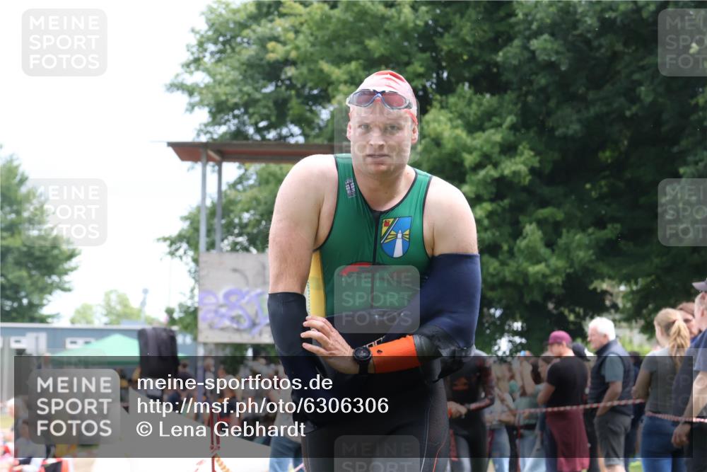 16.06.2024 - 26. Vierlanden-Triathlon Lena Gebhardt http://msf.ph/oto/6306306 16.06.2024 13:17:54 Schwimmen 1016, 1017, 1018, 1019, 1020, 1033, 1035, 1016, 1017, 1018, 1019, 1020, 1033, 1035 meine-sportfotos.de