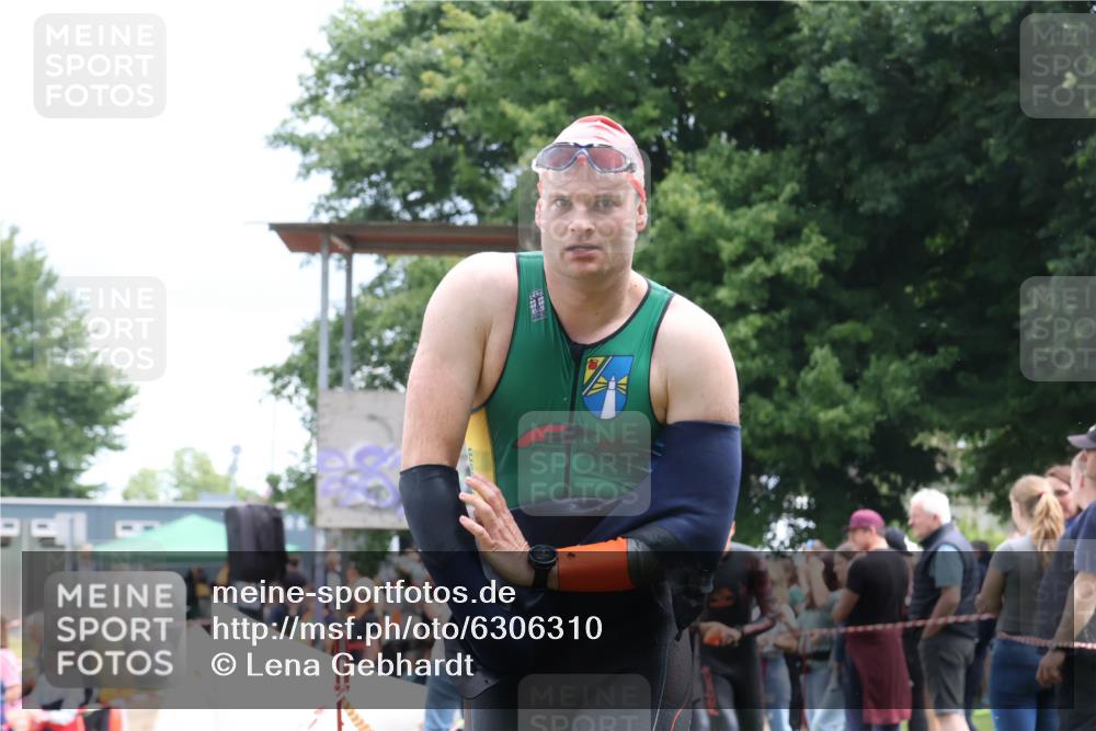 16.06.2024 - 26. Vierlanden-Triathlon Lena Gebhardt http://msf.ph/oto/6306310 16.06.2024 13:17:55 Schwimmen 1016, 1017, 1018, 1019, 1020, 1031, 1033, 1035, 1016, 1017, 1018, 1019, 1020, 1031, 1033, 1035 meine-sportfotos.de