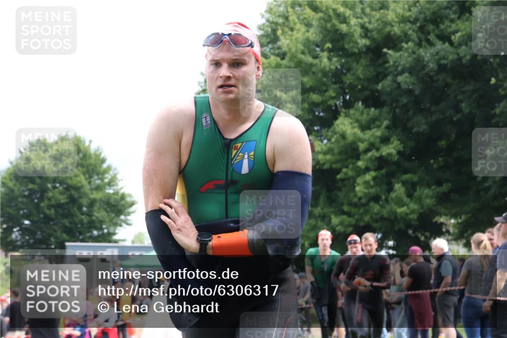 16.06.2024 - 26. Vierlanden-Triathlon Lena Gebhardt http://msf.ph/oto/6306317 16.06.2024 13:17:55 Schwimmen 1016, 1017, 1018, 1019, 1020, 1031, 1033, 1035, 1016, 1017, 1018, 1019, 1020, 1031, 1033, 1035 meine-sportfotos.de