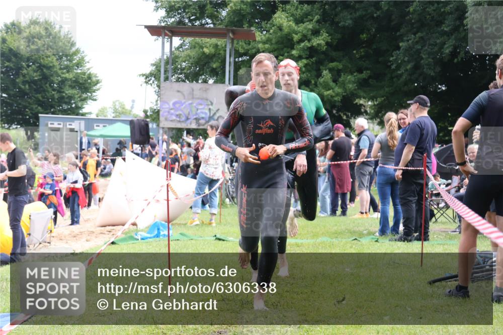 16.06.2024 - 26. Vierlanden-Triathlon Lena Gebhardt http://msf.ph/oto/6306338 16.06.2024 13:17:58 Schwimmen 1016, 1017, 1018, 1020, 1026, 1027, 1029, 1031, 1033, 1035, 1016, 1017, 1018, 1020, 1026, 1027, 1029, 1031, 1033, 1035 meine-sportfotos.de