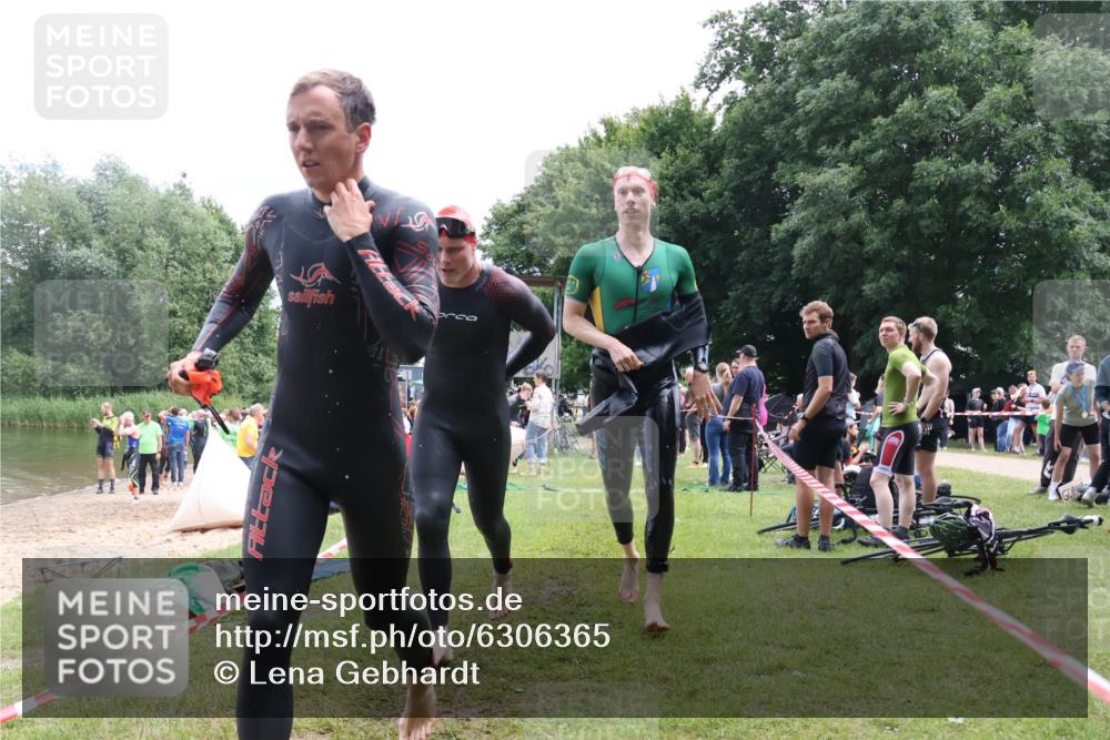 16.06.2024 - 26. Vierlanden-Triathlon Lena Gebhardt http://msf.ph/oto/6306365 16.06.2024 13:17:59 Schwimmen 1016, 1017, 1018, 1020, 1026, 1027, 1029, 1031, 1033, 1035, 1016, 1017, 1018, 1020, 1026, 1027, 1029, 1031, 1033, 1035 meine-sportfotos.de