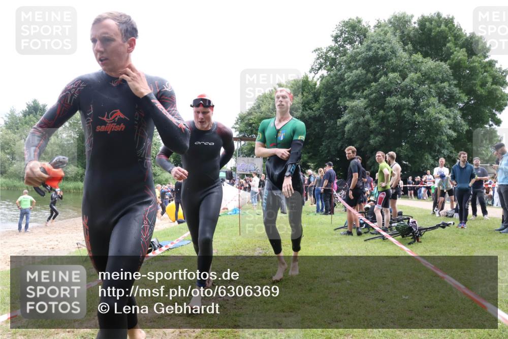 16.06.2024 - 26. Vierlanden-Triathlon Lena Gebhardt http://msf.ph/oto/6306369 16.06.2024 13:18:00 Schwimmen 1016, 1017, 1018, 1020, 1026, 1027, 1029, 1031, 1033, 1035, 1016, 1017, 1018, 1020, 1026, 1027, 1029, 1031, 1033, 1035 meine-sportfotos.de