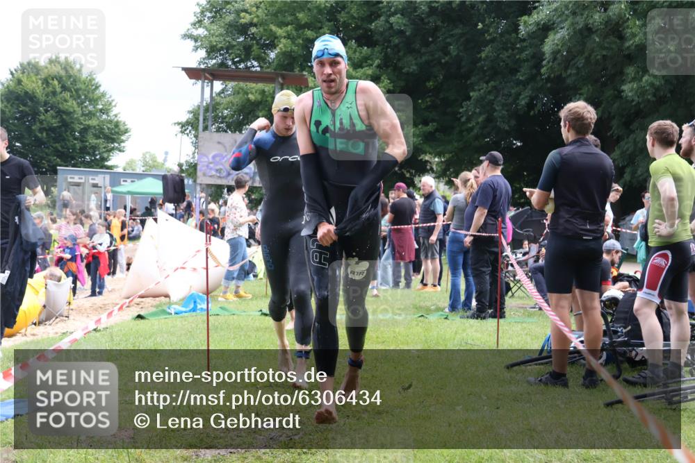 16.06.2024 - 26. Vierlanden-Triathlon Lena Gebhardt http://msf.ph/oto/6306434 16.06.2024 13:18:09 Schwimmen 1021, 1026, 1027, 1028, 1029, 1030, 1031, 1032, 1033, 1034, 1035, 1021, 1026, 1027, 1028, 1029, 1030, 1031, 1032, 1033, 1034, 1035 meine-sportfotos.de