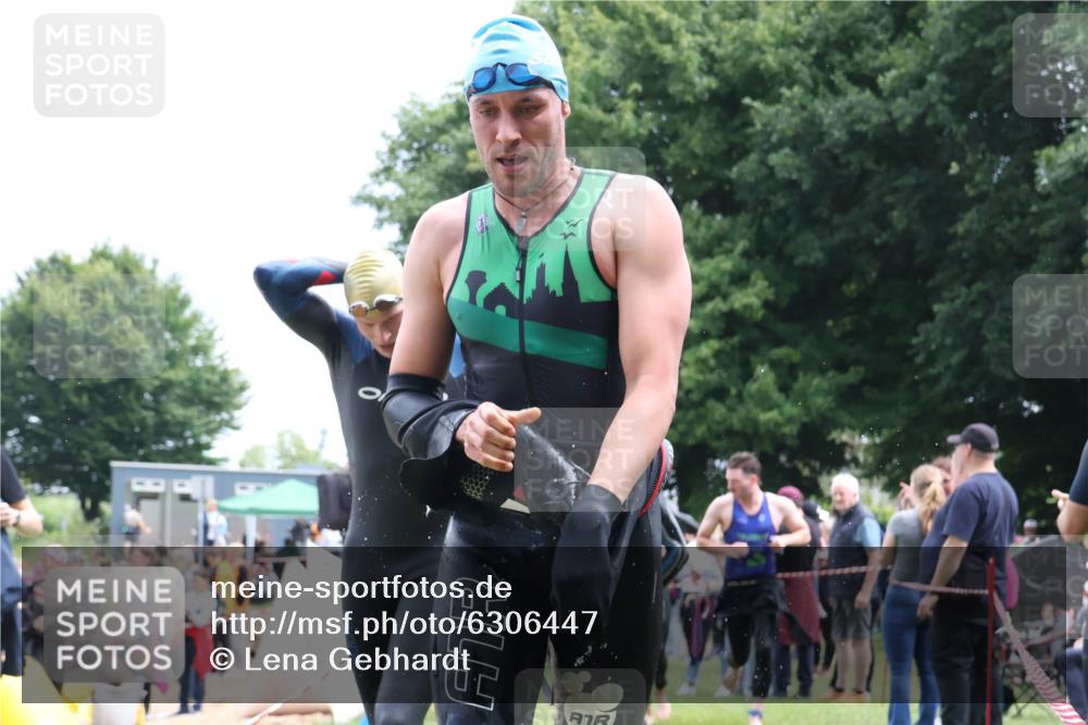 16.06.2024 - 26. Vierlanden-Triathlon Lena Gebhardt http://msf.ph/oto/6306447 16.06.2024 13:18:09 Schwimmen 1021, 1026, 1027, 1028, 1029, 1030, 1031, 1032, 1033, 1034, 1035, 1021, 1026, 1027, 1028, 1029, 1030, 1031, 1032, 1033, 1034, 1035 meine-sportfotos.de
