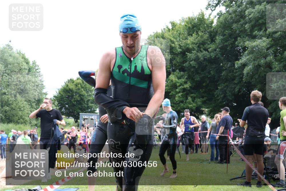 16.06.2024 - 26. Vierlanden-Triathlon Lena Gebhardt http://msf.ph/oto/6306456 16.06.2024 13:18:10 Schwimmen 1021, 1024, 1026, 1027, 1028, 1029, 1030, 1031, 1032, 1033, 1034, 1035, 1021, 1024, 1026, 1027, 1028, 1029, 1030, 1031, 1032, 1033, 1034, 1035 meine-sportfotos.de