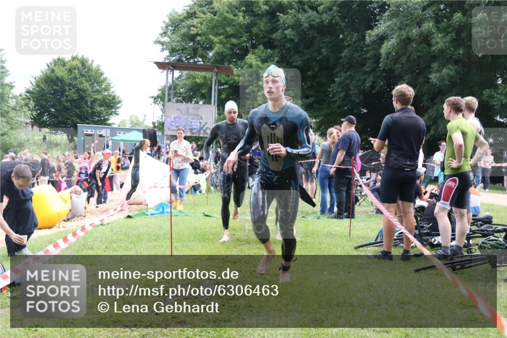 16.06.2024 - 26. Vierlanden-Triathlon Lena Gebhardt http://msf.ph/oto/6306463 16.06.2024 13:18:11 Schwimmen 1021, 1023, 1024, 1026, 1027, 1028, 1029, 1030, 1031, 1032, 1033, 1034, 1035, 1021, 1023, 1024, 1026, 1027, 1028, 1029, 1030, 1031, 1032, 1033, 1034, 1035 meine-sportfotos.de