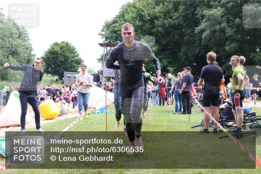 16.06.2024 - 26. Vierlanden-Triathlon Lena Gebhardt http://msf.ph/oto/6306535 16.06.2024 13:18:18 Schwimmen 1021, 1022, 1023, 1024, 1025, 1028, 1030, 1032, 1034, 1021, 1022, 1023, 1024, 1025, 1028, 1030, 1032, 1034 meine-sportfotos.de