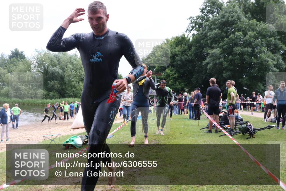16.06.2024 - 26. Vierlanden-Triathlon Lena Gebhardt http://msf.ph/oto/6306555 16.06.2024 13:18:18 Schwimmen 1021, 1022, 1023, 1024, 1025, 1028, 1030, 1032, 1034, 1021, 1022, 1023, 1024, 1025, 1028, 1030, 1032, 1034 meine-sportfotos.de