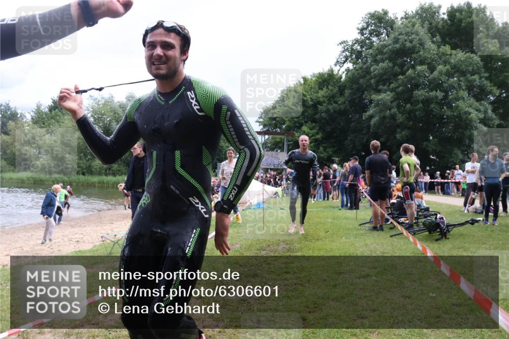 16.06.2024 - 26. Vierlanden-Triathlon Lena Gebhardt http://msf.ph/oto/6306601 16.06.2024 13:18:20 Schwimmen 1021, 1022, 1023, 1024, 1025, 1028, 1030, 1032, 1034, 1021, 1022, 1023, 1024, 1025, 1028, 1030, 1032, 1034 meine-sportfotos.de