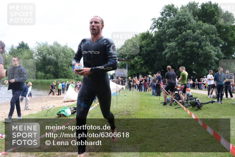 16.06.2024 - 26. Vierlanden-Triathlon Lena Gebhardt http://msf.ph/oto/6306618 16.06.2024 13:18:21 Schwimmen 1021, 1022, 1023, 1024, 1025, 1028, 1030, 1032, 1034, 1021, 1022, 1023, 1024, 1025, 1028, 1030, 1032, 1034 meine-sportfotos.de