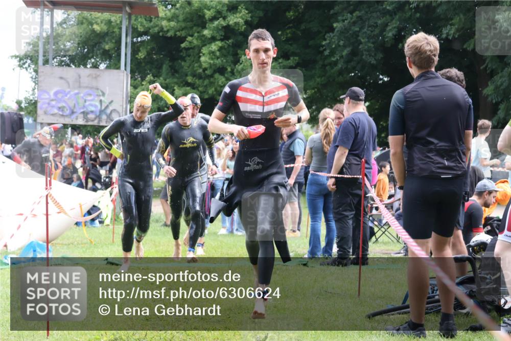 16.06.2024 - 26. Vierlanden-Triathlon Lena Gebhardt http://msf.ph/oto/6306624 16.06.2024 13:18:24 Schwimmen 1021, 1022, 1023, 1024, 1025, 1028, 1021, 1022, 1023, 1024, 1025, 1028 meine-sportfotos.de