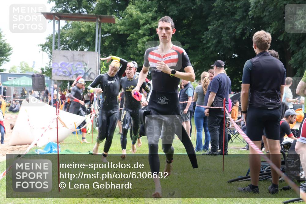 16.06.2024 - 26. Vierlanden-Triathlon Lena Gebhardt http://msf.ph/oto/6306632 16.06.2024 13:18:25 Schwimmen 1021, 1022, 1023, 1024, 1025, 1028, 1021, 1022, 1023, 1024, 1025, 1028 meine-sportfotos.de