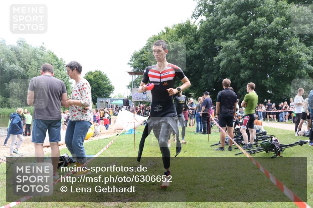 16.06.2024 - 26. Vierlanden-Triathlon Lena Gebhardt http://msf.ph/oto/6306652 16.06.2024 13:18:25 Schwimmen 1021, 1022, 1023, 1024, 1025, 1028, 1021, 1022, 1023, 1024, 1025, 1028 meine-sportfotos.de