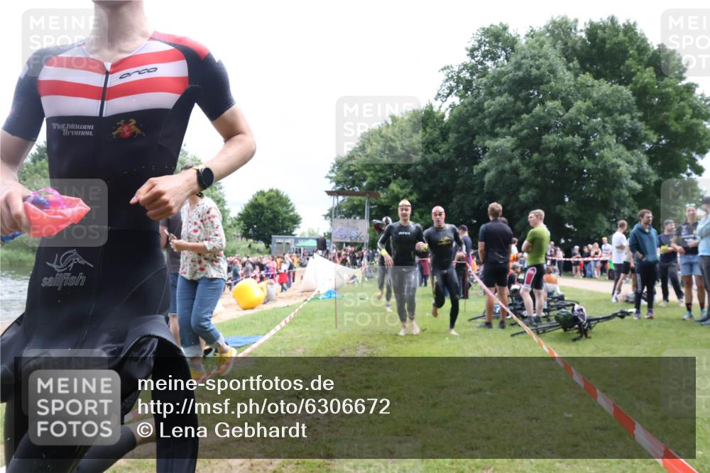 16.06.2024 - 26. Vierlanden-Triathlon Lena Gebhardt http://msf.ph/oto/6306672 16.06.2024 13:18:26 Schwimmen 1021, 1022, 1023, 1024, 1025, 1021, 1022, 1023, 1024, 1025 meine-sportfotos.de