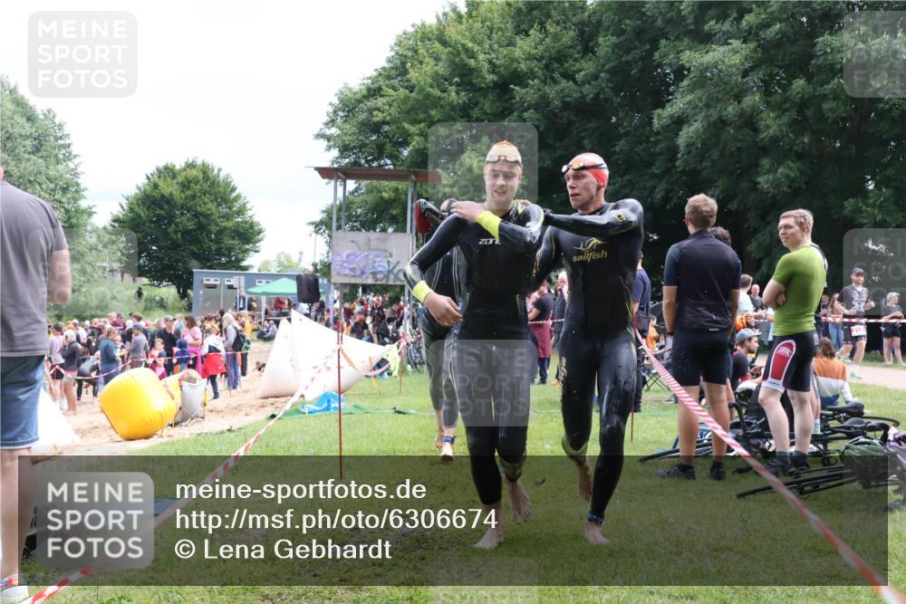 16.06.2024 - 26. Vierlanden-Triathlon Lena Gebhardt http://msf.ph/oto/6306674 16.06.2024 13:18:27 Schwimmen 1021, 1022, 1023, 1024, 1025, 1021, 1022, 1023, 1024, 1025 meine-sportfotos.de