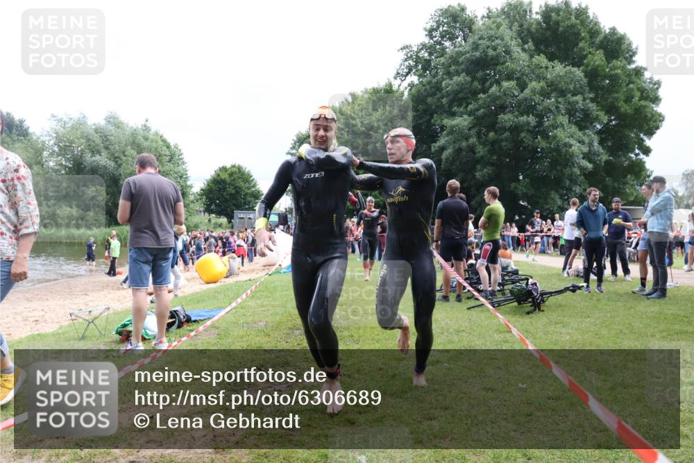 16.06.2024 - 26. Vierlanden-Triathlon Lena Gebhardt http://msf.ph/oto/6306689 16.06.2024 13:18:27 Schwimmen 1021, 1022, 1023, 1024, 1025, 1021, 1022, 1023, 1024, 1025 meine-sportfotos.de
