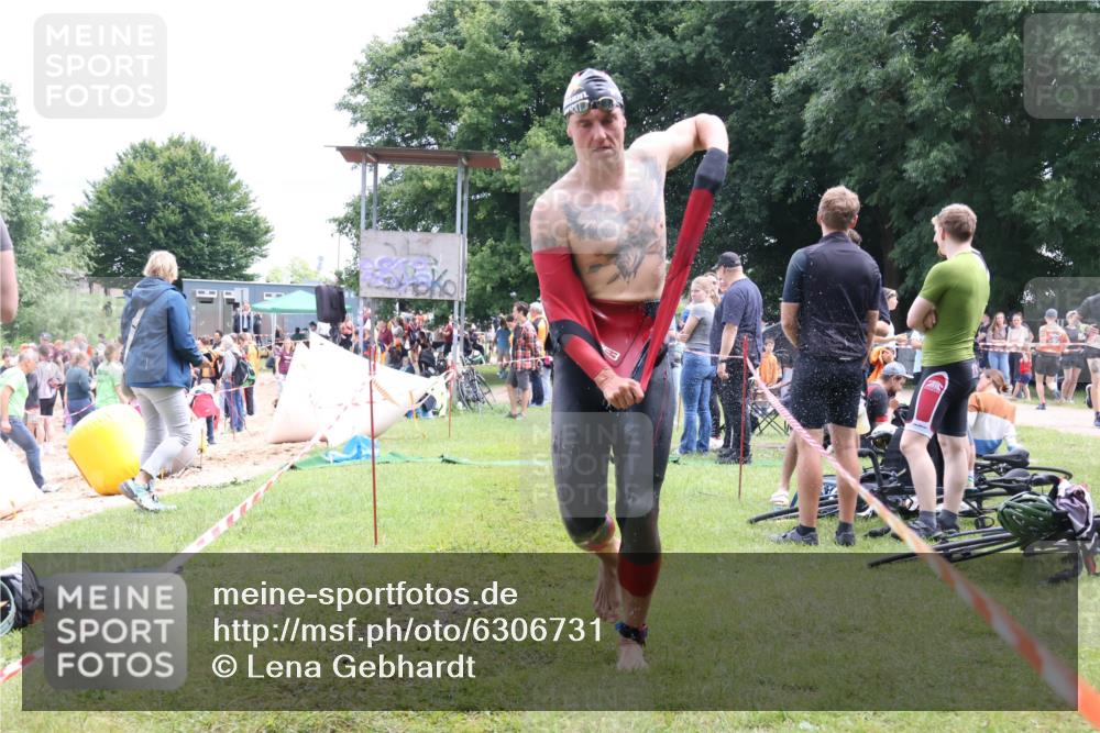 16.06.2024 - 26. Vierlanden-Triathlon Lena Gebhardt http://msf.ph/oto/6306731 16.06.2024 13:18:30 Schwimmen 1022, 1023, 1024, 1025, 1022, 1023, 1024, 1025 meine-sportfotos.de
