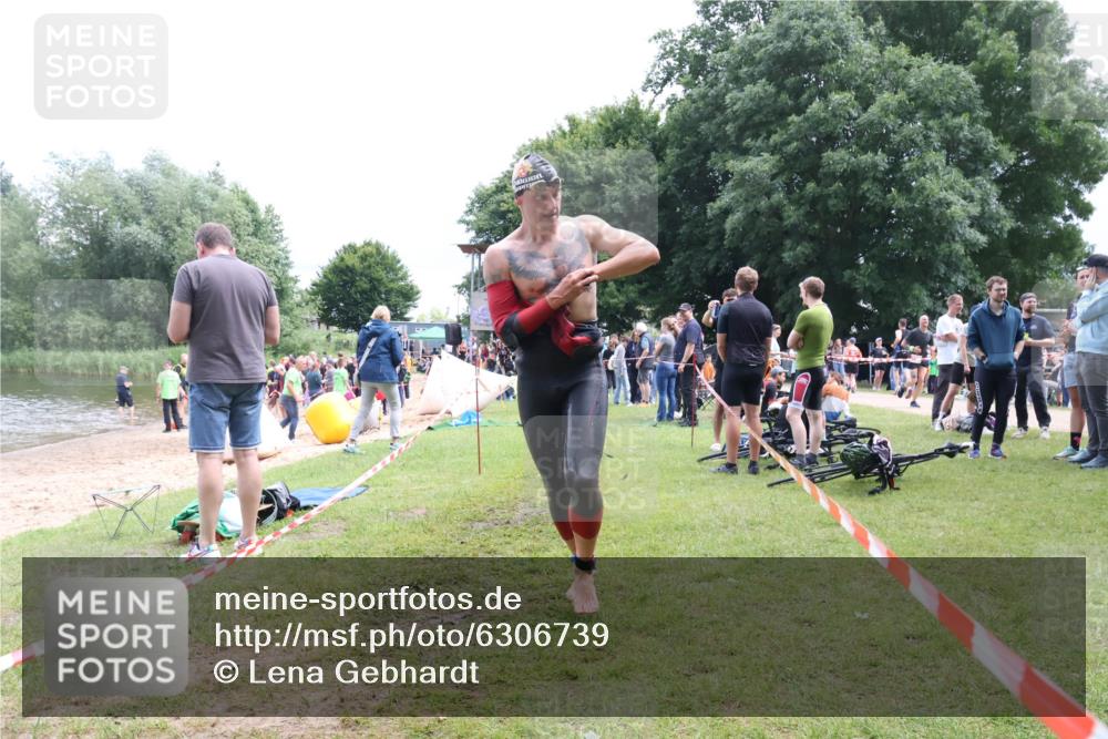 16.06.2024 - 26. Vierlanden-Triathlon Lena Gebhardt http://msf.ph/oto/6306739 16.06.2024 13:18:30 Schwimmen 1022, 1023, 1024, 1025, 1022, 1023, 1024, 1025 meine-sportfotos.de