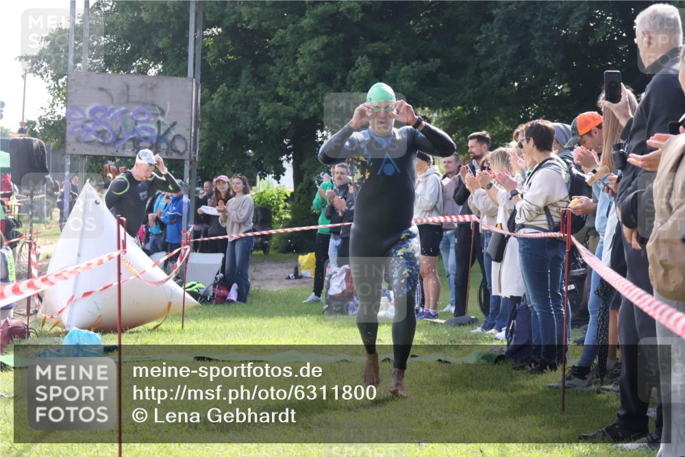 16.06.2024 - 26. Vierlanden-Triathlon Lena Gebhardt http://msf.ph/oto/6311800 16.06.2024 09:30:37 Schwimmen 5, 42, 5, 42 meine-sportfotos.de