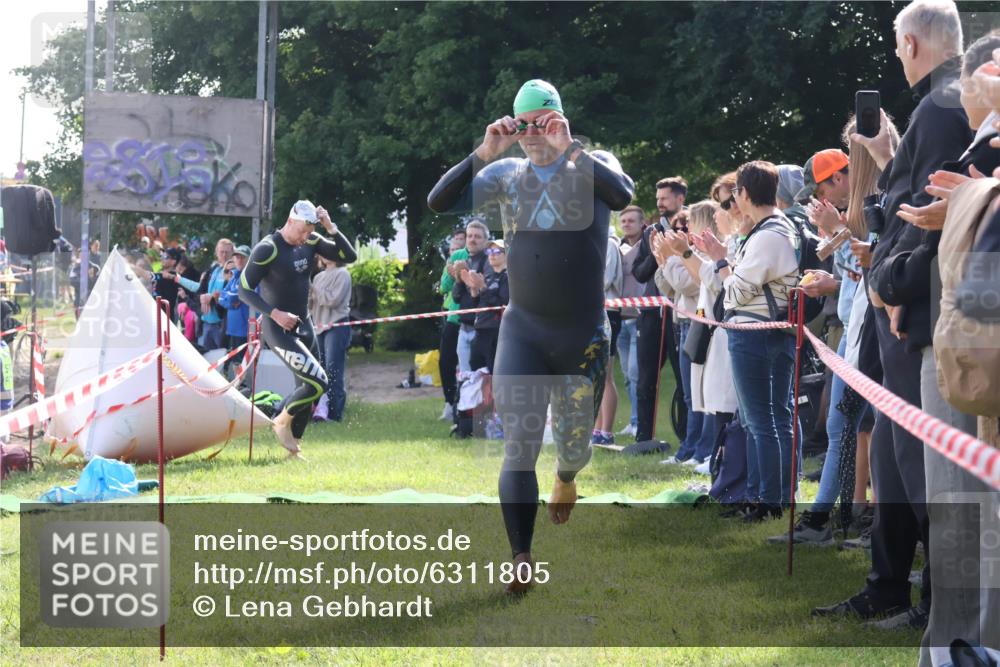 16.06.2024 - 26. Vierlanden-Triathlon Lena Gebhardt http://msf.ph/oto/6311805 16.06.2024 09:30:38 Schwimmen 5, 42, 5, 42 meine-sportfotos.de