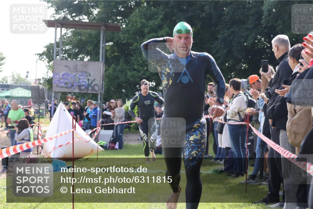 16.06.2024 - 26. Vierlanden-Triathlon Lena Gebhardt http://msf.ph/oto/6311815 16.06.2024 09:30:39 Schwimmen 5, 42, 5, 42 meine-sportfotos.de