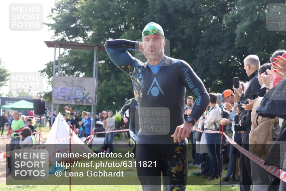16.06.2024 - 26. Vierlanden-Triathlon Lena Gebhardt http://msf.ph/oto/6311821 16.06.2024 09:30:39 Schwimmen 5, 42, 5, 42 meine-sportfotos.de