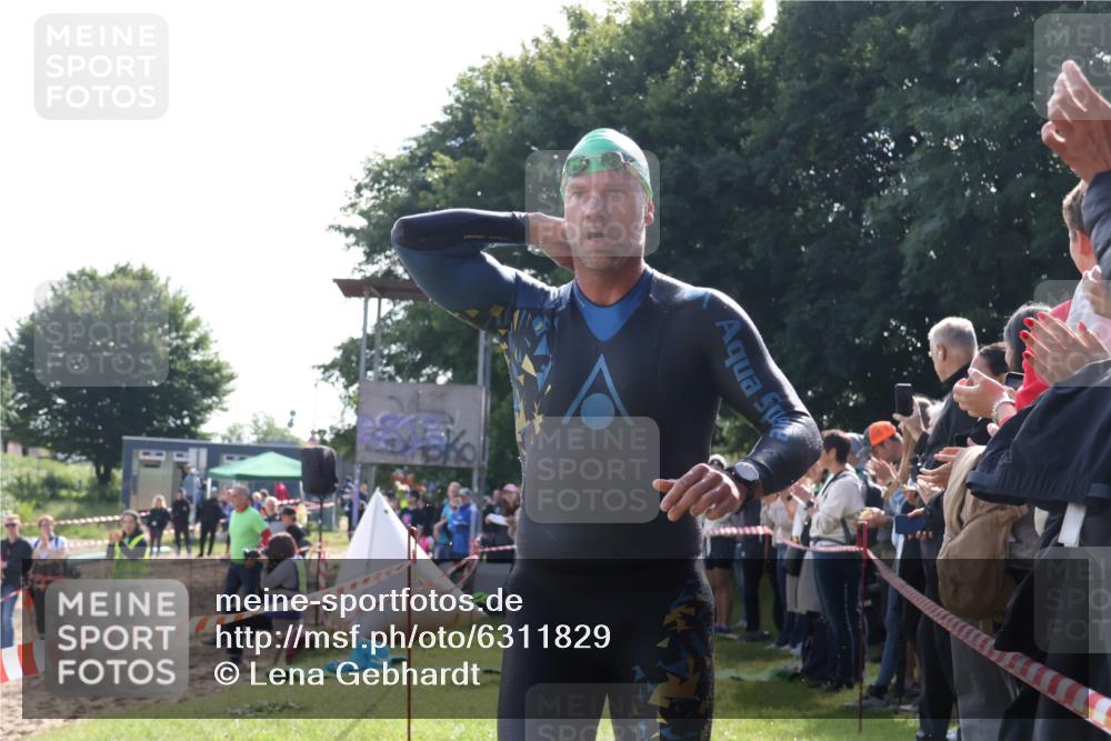16.06.2024 - 26. Vierlanden-Triathlon Lena Gebhardt http://msf.ph/oto/6311829 16.06.2024 09:30:40 Schwimmen 5, 42, 5, 42 meine-sportfotos.de