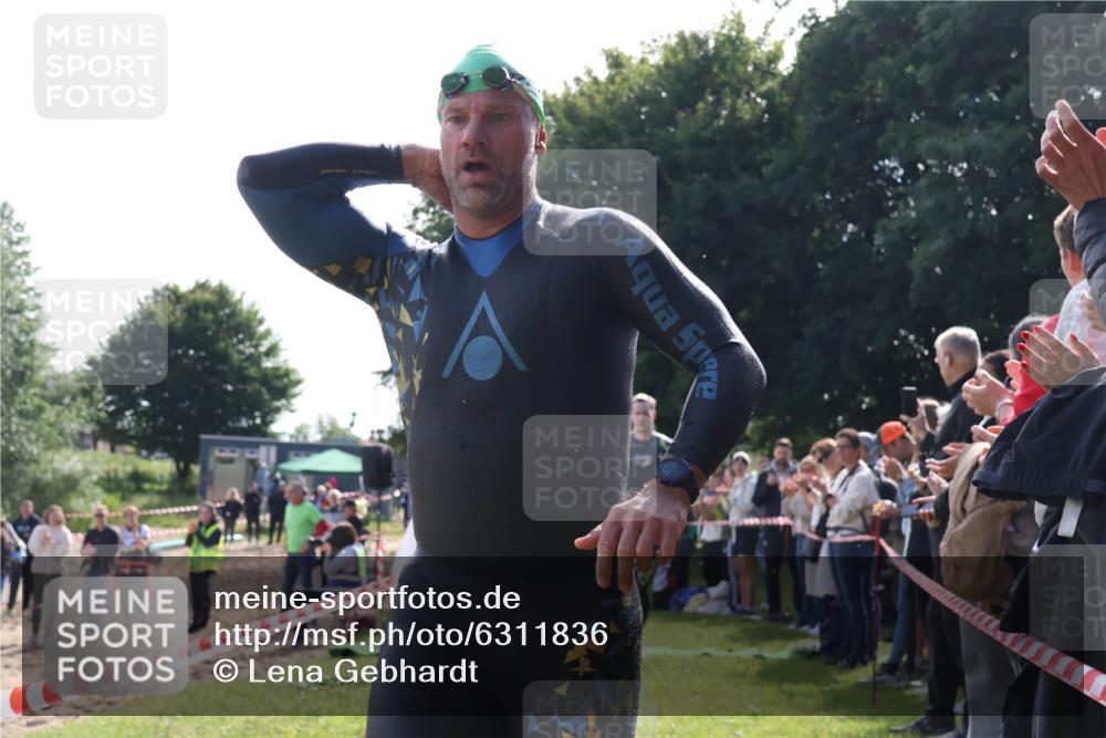 16.06.2024 - 26. Vierlanden-Triathlon Lena Gebhardt http://msf.ph/oto/6311836 16.06.2024 09:30:40 Schwimmen 5, 42, 5, 42 meine-sportfotos.de