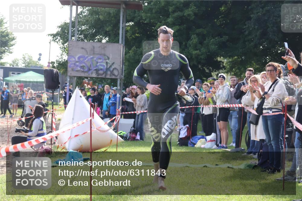 16.06.2024 - 26. Vierlanden-Triathlon Lena Gebhardt http://msf.ph/oto/6311843 16.06.2024 09:30:41 Schwimmen 5, 42, 5, 42 meine-sportfotos.de