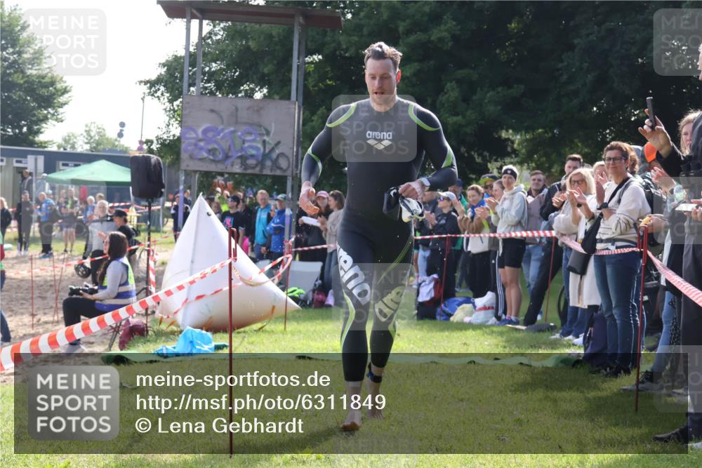 16.06.2024 - 26. Vierlanden-Triathlon Lena Gebhardt http://msf.ph/oto/6311849 16.06.2024 09:30:41 Schwimmen 5, 42, 5, 42 meine-sportfotos.de