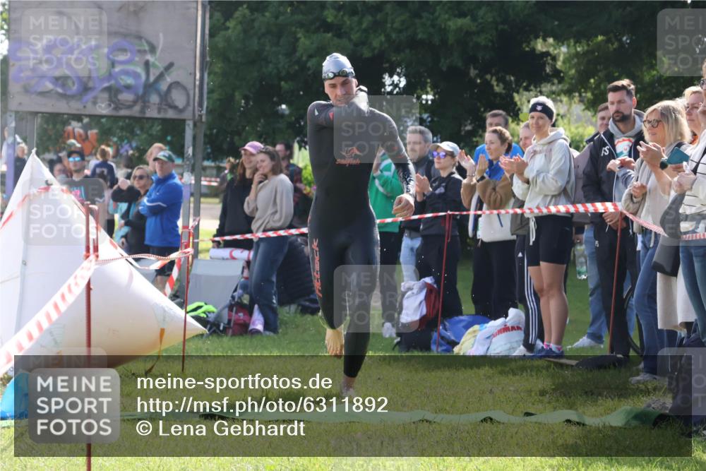 16.06.2024 - 26. Vierlanden-Triathlon Lena Gebhardt http://msf.ph/oto/6311892 16.06.2024 09:32:22 Schwimmen 62, 62 meine-sportfotos.de
