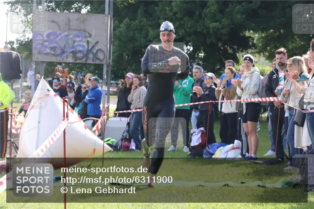 16.06.2024 - 26. Vierlanden-Triathlon Lena Gebhardt http://msf.ph/oto/6311900 16.06.2024 09:32:23 Schwimmen 62, 62 meine-sportfotos.de