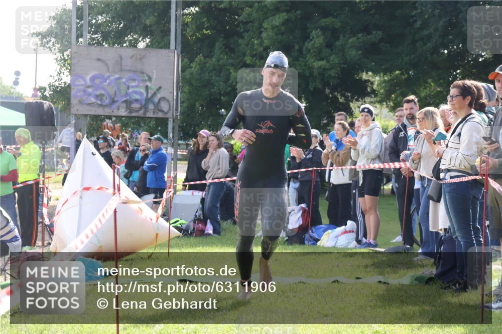 16.06.2024 - 26. Vierlanden-Triathlon Lena Gebhardt http://msf.ph/oto/6311906 16.06.2024 09:32:23 Schwimmen 62, 62 meine-sportfotos.de