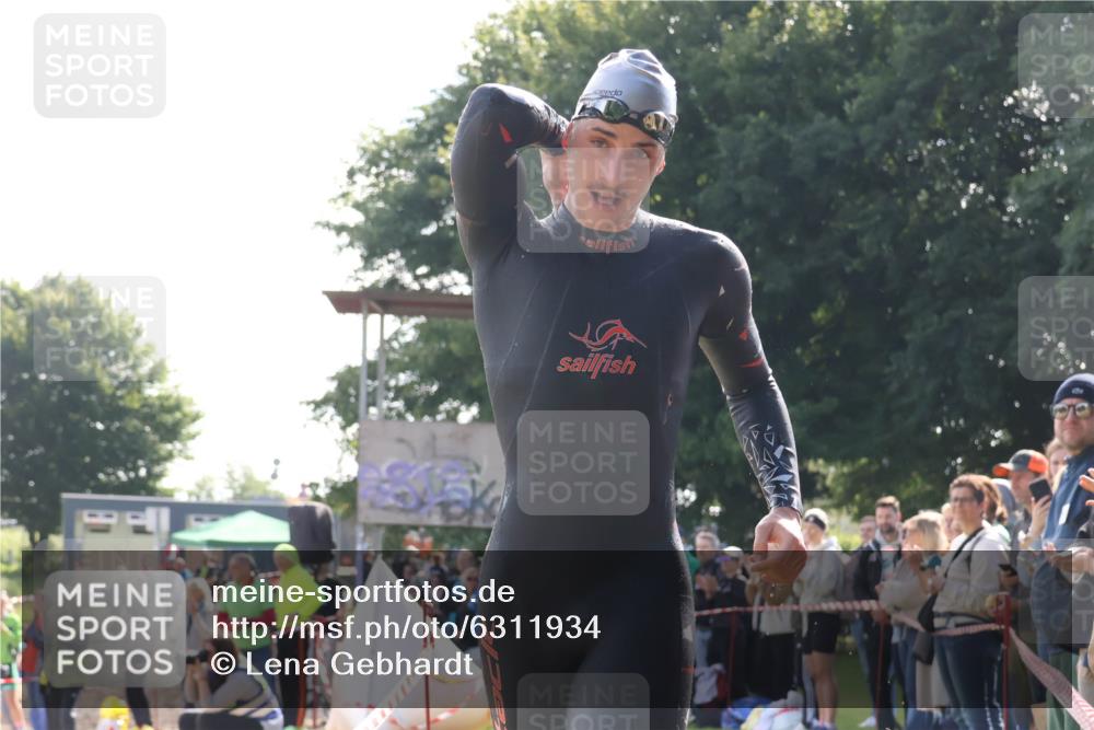 16.06.2024 - 26. Vierlanden-Triathlon Lena Gebhardt http://msf.ph/oto/6311934 16.06.2024 09:32:25 Schwimmen 62, 62 meine-sportfotos.de