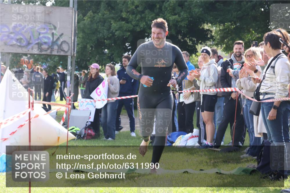 16.06.2024 - 26. Vierlanden-Triathlon Lena Gebhardt http://msf.ph/oto/6311990 16.06.2024 09:34:22 Schwimmen 35, 49, 68, 190, 35, 49, 68, 190 meine-sportfotos.de
