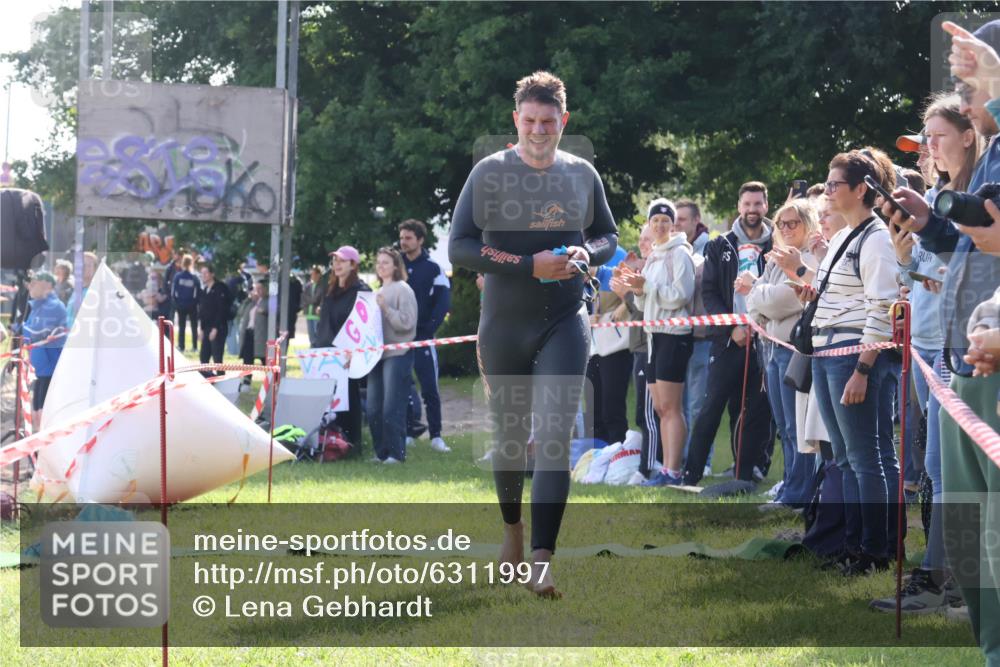 16.06.2024 - 26. Vierlanden-Triathlon Lena Gebhardt http://msf.ph/oto/6311997 16.06.2024 09:34:22 Schwimmen 35, 49, 68, 190, 35, 49, 68, 190 meine-sportfotos.de
