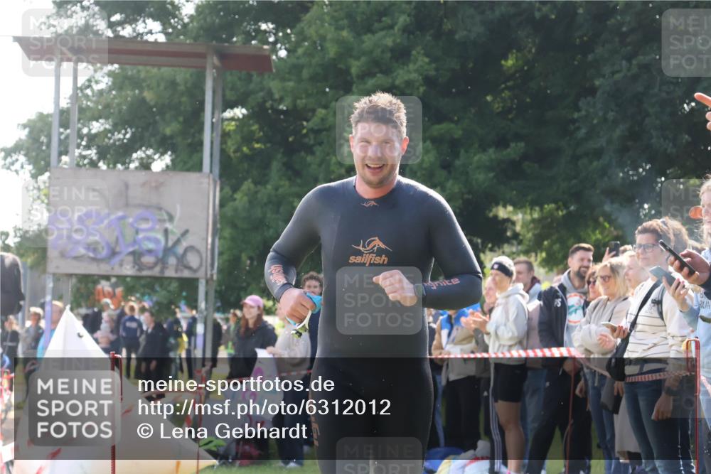 16.06.2024 - 26. Vierlanden-Triathlon Lena Gebhardt http://msf.ph/oto/6312012 16.06.2024 09:34:23 Schwimmen 35, 49, 68, 190, 35, 49, 68, 190 meine-sportfotos.de