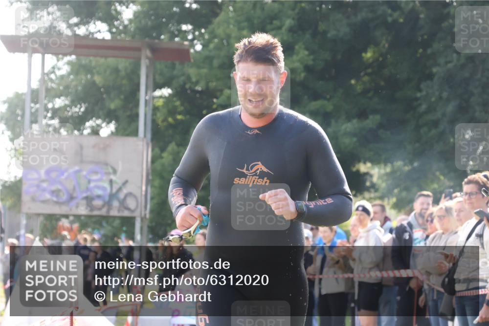 16.06.2024 - 26. Vierlanden-Triathlon Lena Gebhardt http://msf.ph/oto/6312020 16.06.2024 09:34:24 Schwimmen 35, 44, 49, 68, 190, 35, 44, 49, 68, 190 meine-sportfotos.de