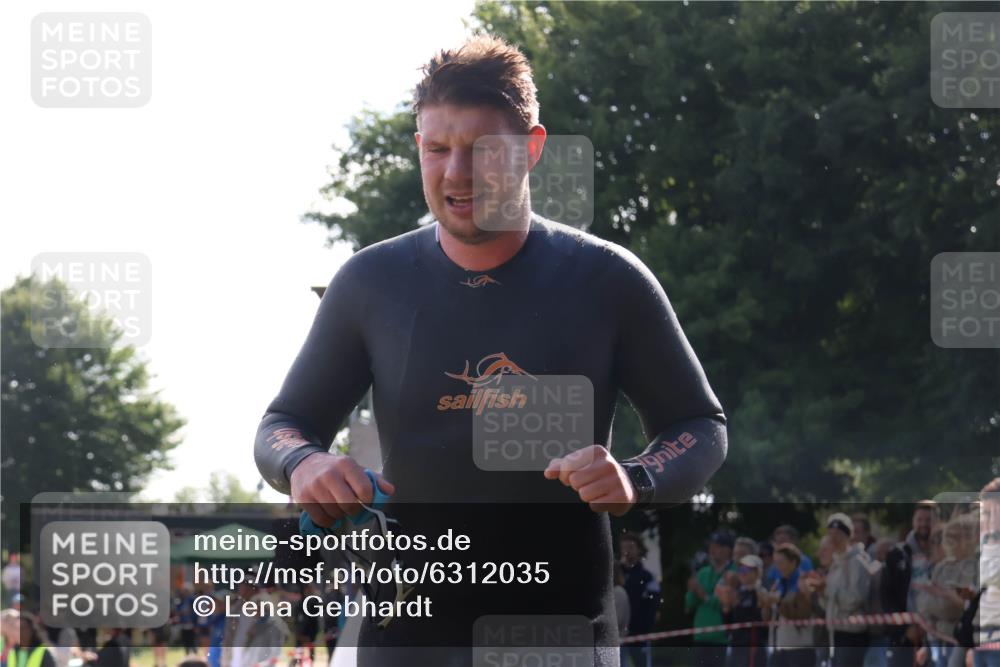 16.06.2024 - 26. Vierlanden-Triathlon Lena Gebhardt http://msf.ph/oto/6312035 16.06.2024 09:34:25 Schwimmen 35, 44, 49, 68, 190, 35, 44, 49, 68, 190 meine-sportfotos.de