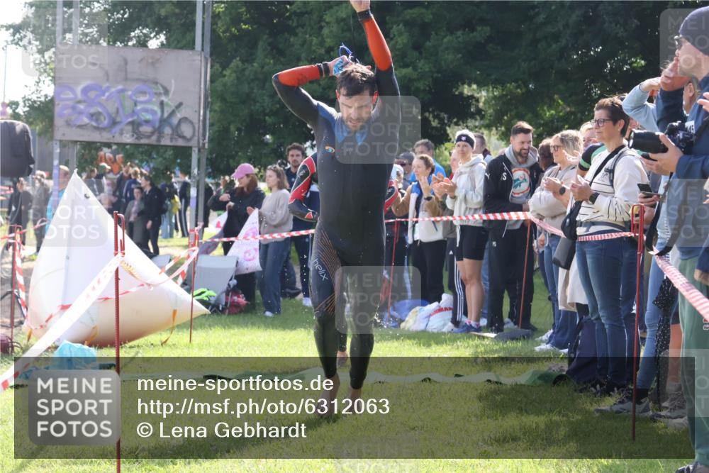 16.06.2024 - 26. Vierlanden-Triathlon Lena Gebhardt http://msf.ph/oto/6312063 16.06.2024 09:34:32 Schwimmen 14, 44, 49, 68, 76, 190, 14, 44, 49, 68, 76, 190 meine-sportfotos.de