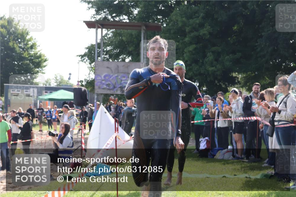 16.06.2024 - 26. Vierlanden-Triathlon Lena Gebhardt http://msf.ph/oto/6312085 16.06.2024 09:34:33 Schwimmen 14, 44, 49, 68, 76, 190, 14, 44, 49, 68, 76, 190 meine-sportfotos.de