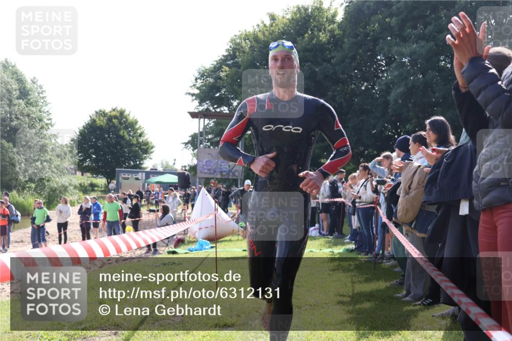 16.06.2024 - 26. Vierlanden-Triathlon Lena Gebhardt http://msf.ph/oto/6312131 16.06.2024 09:34:36 Schwimmen 14, 44, 49, 68, 76, 190, 14, 44, 49, 68, 76, 190 meine-sportfotos.de