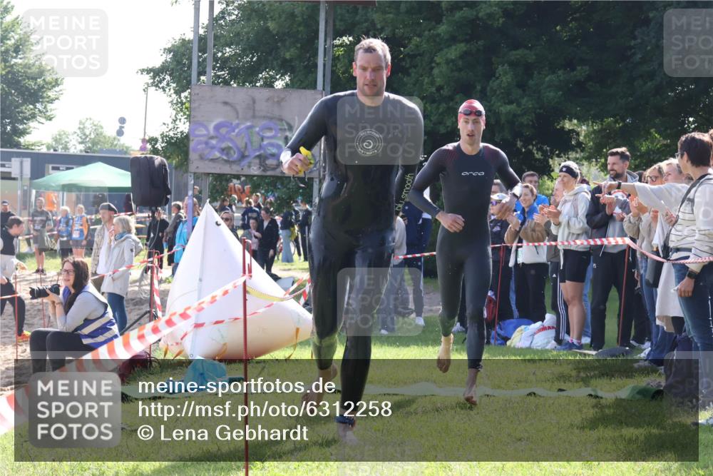 16.06.2024 - 26. Vierlanden-Triathlon Lena Gebhardt http://msf.ph/oto/6312258 16.06.2024 09:34:43 Schwimmen 14, 44, 76, 14, 44, 76 meine-sportfotos.de