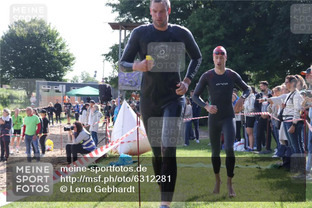 16.06.2024 - 26. Vierlanden-Triathlon Lena Gebhardt http://msf.ph/oto/6312281 16.06.2024 09:34:44 Schwimmen 14, 44, 76, 14, 44, 76 meine-sportfotos.de