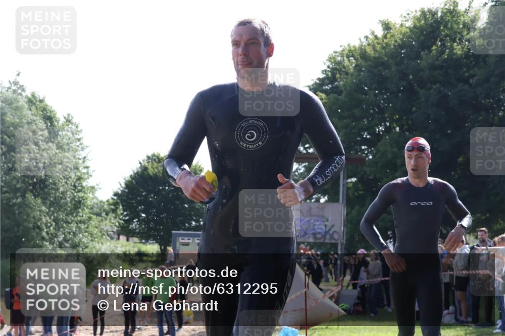 16.06.2024 - 26. Vierlanden-Triathlon Lena Gebhardt http://msf.ph/oto/6312295 16.06.2024 09:34:45 Schwimmen 14, 76, 14, 76 meine-sportfotos.de