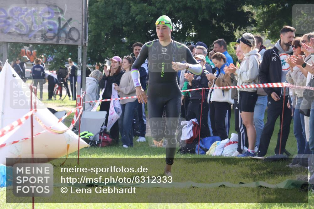 16.06.2024 - 26. Vierlanden-Triathlon Lena Gebhardt http://msf.ph/oto/6312333 16.06.2024 09:35:18 Schwimmen 25, 46, 25, 46 meine-sportfotos.de